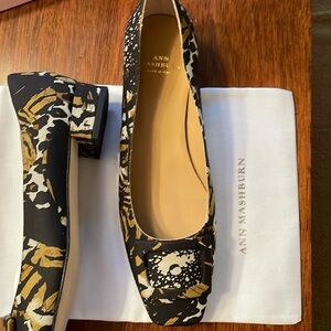 Ann Mashburn Buckle Shoe size 39. (US 8.5)